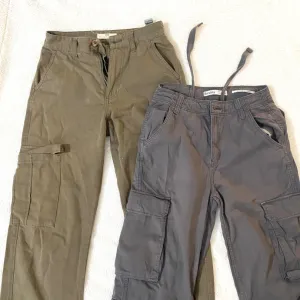 STR i BERSHKA Cargo pantalone u paru
