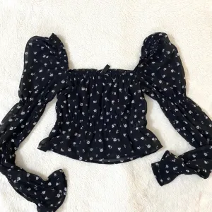 H&M cvetna crna providna bluza