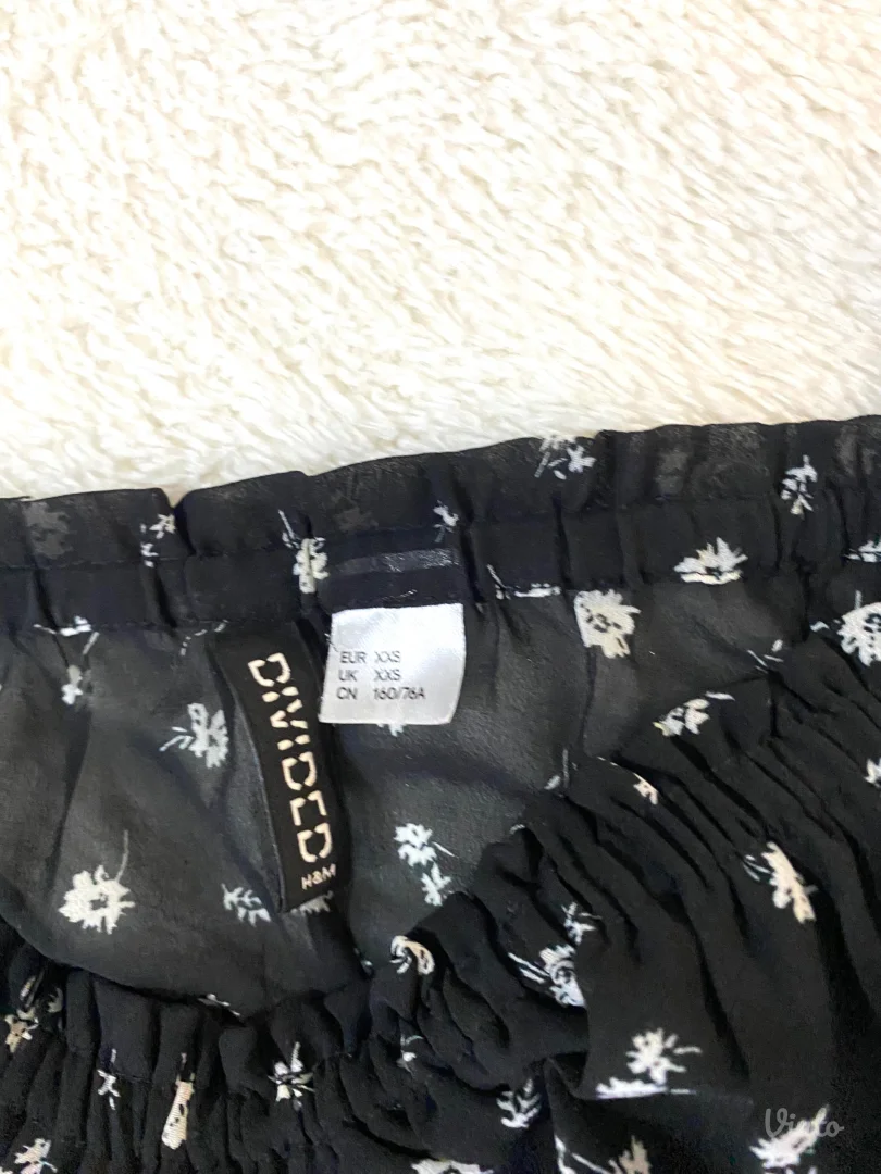 H&M cvetna crna providna bluza