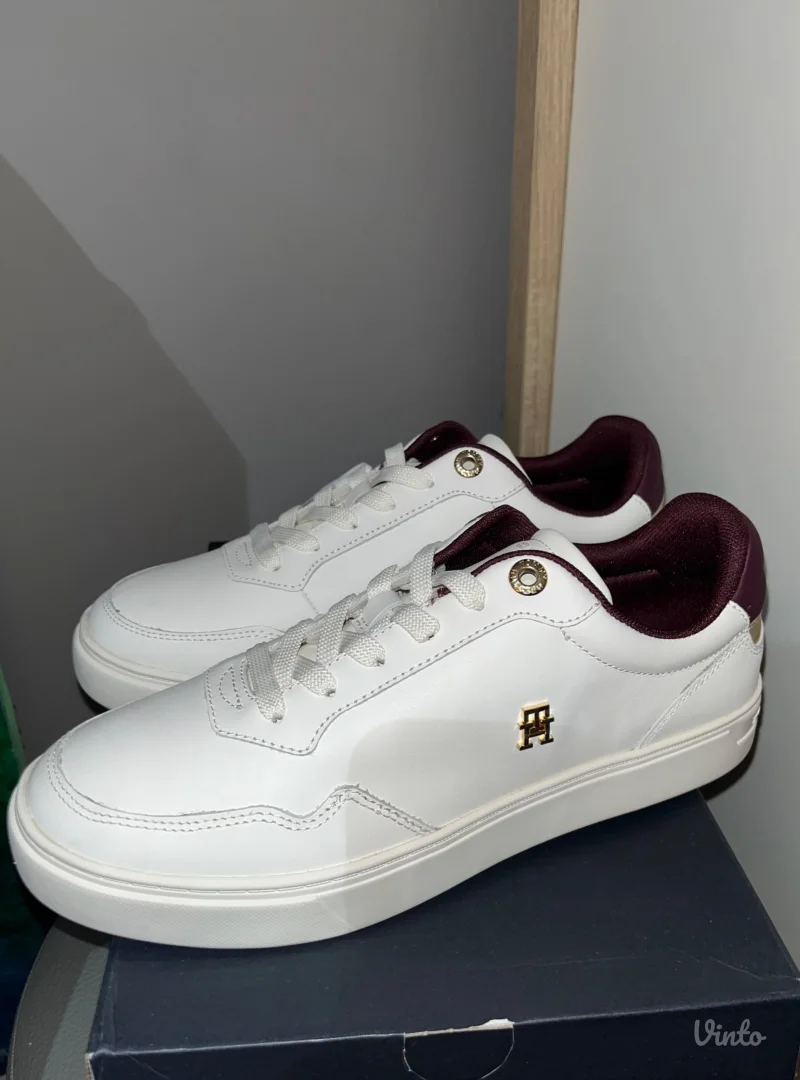 Tommy Hilfiger patike 39 NOVE