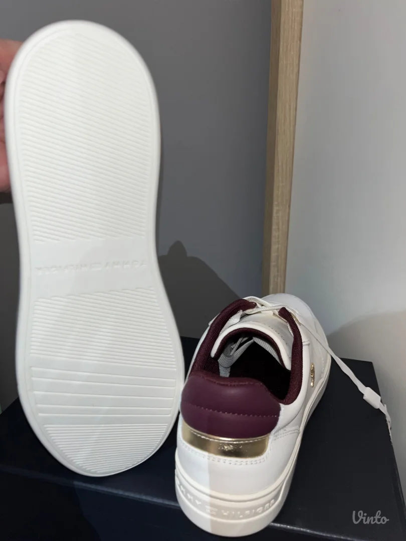 Tommy Hilfiger patike 39 NOVE