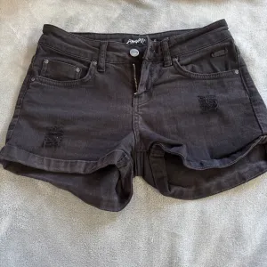 Amiri crni teksas šorc