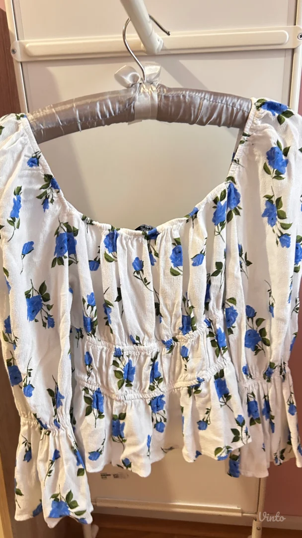 Cvetna lepršava bluza