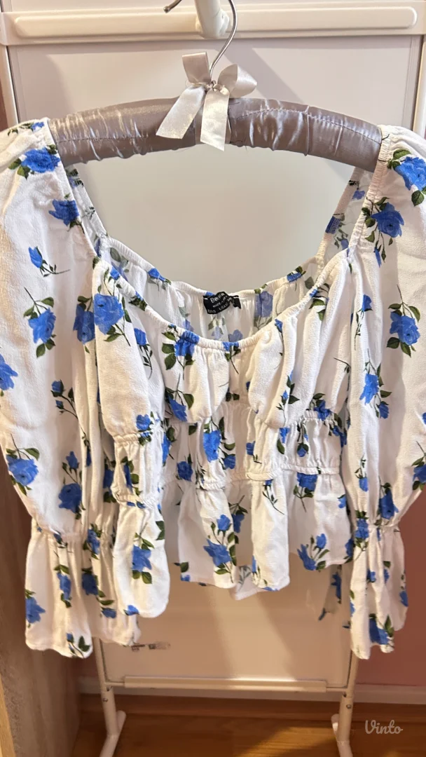 Cvetna lepršava bluza