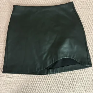 Stradivarius - crna suknja