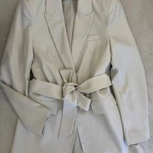 Stradivarius strukirani sako