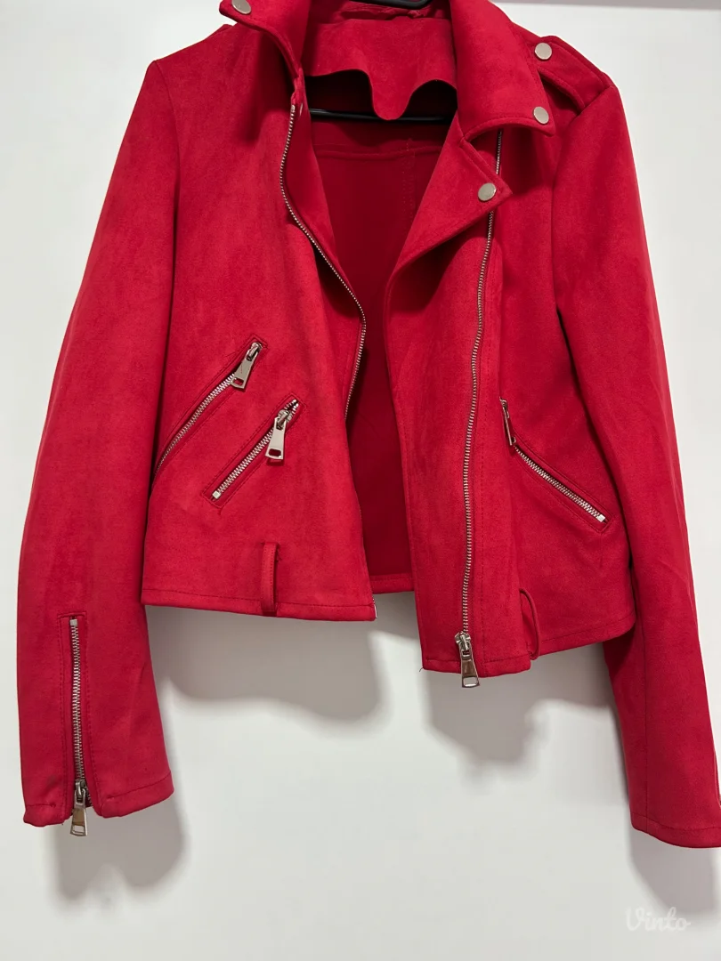 Crvena kozna jakna