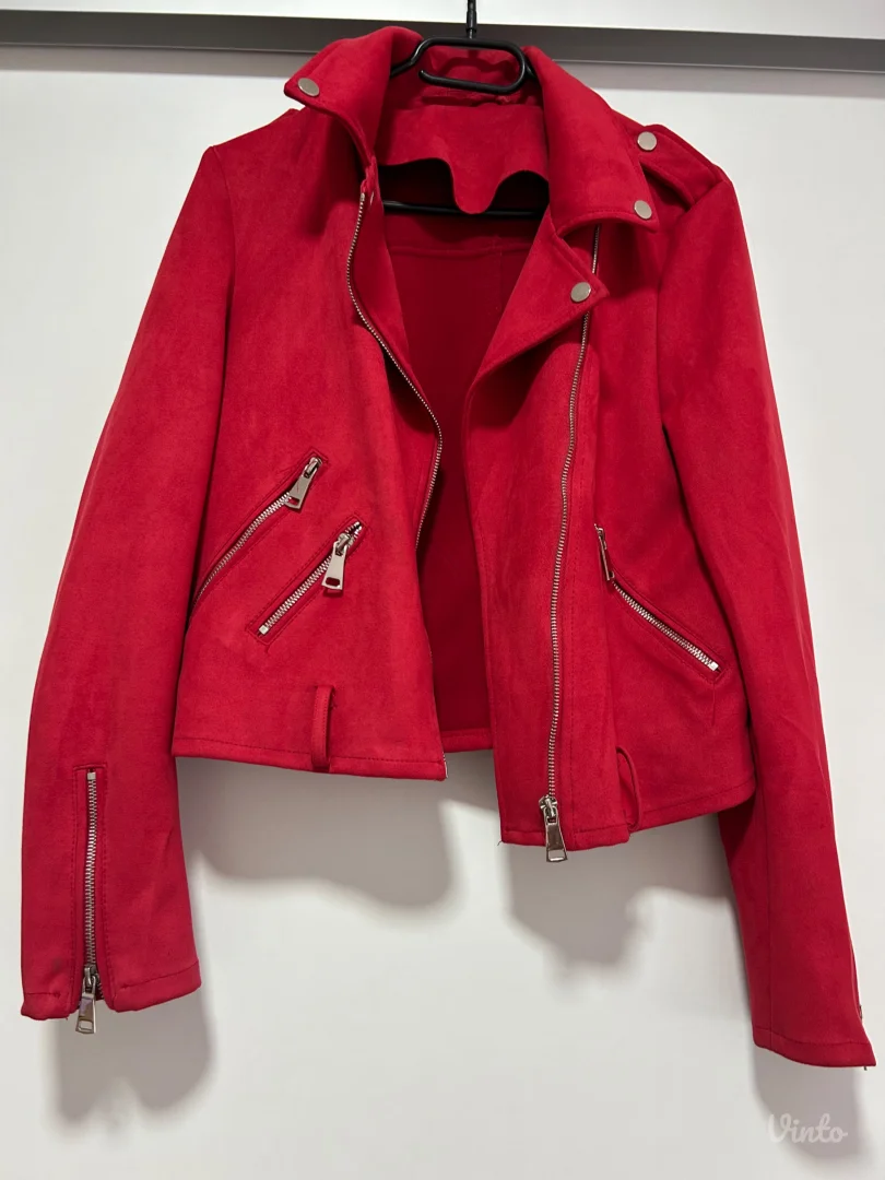 Crvena kozna jakna