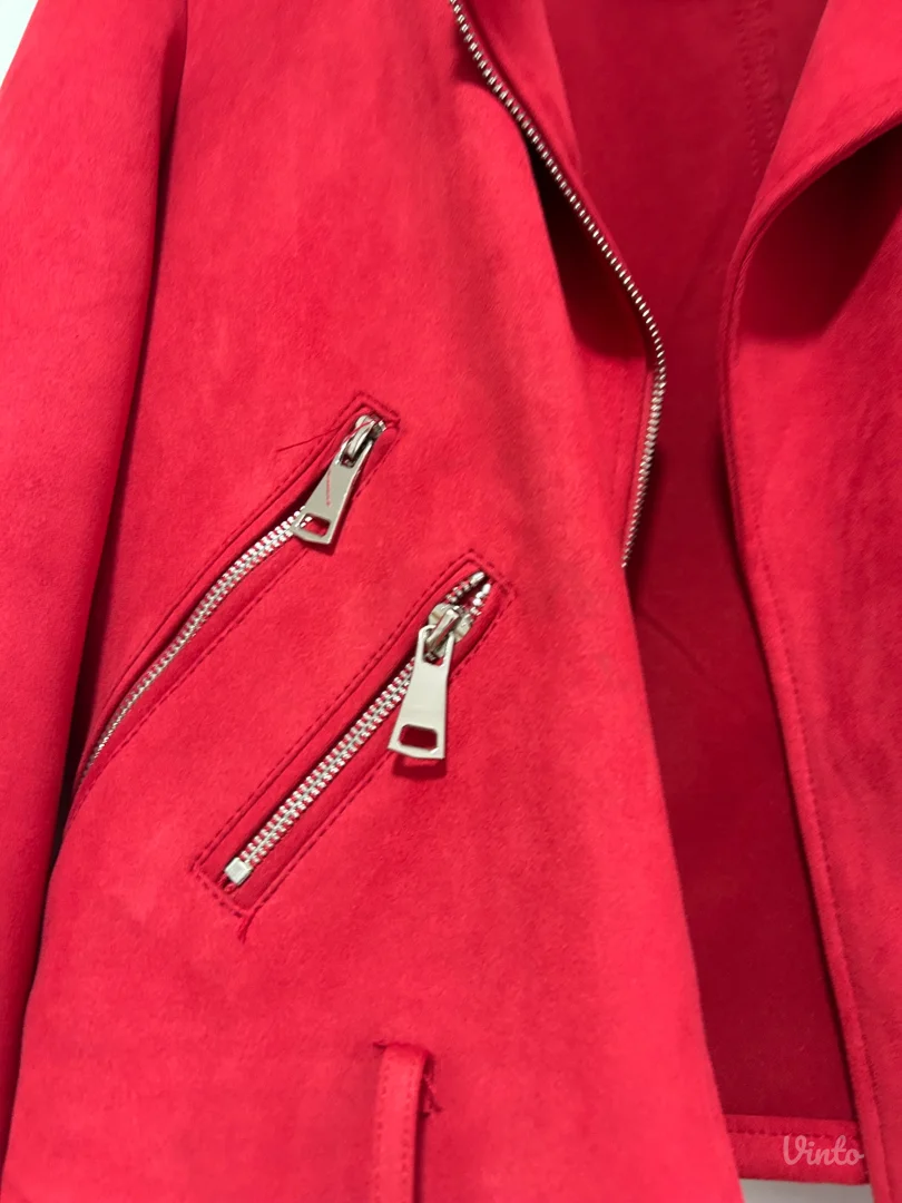 Crvena kozna jakna