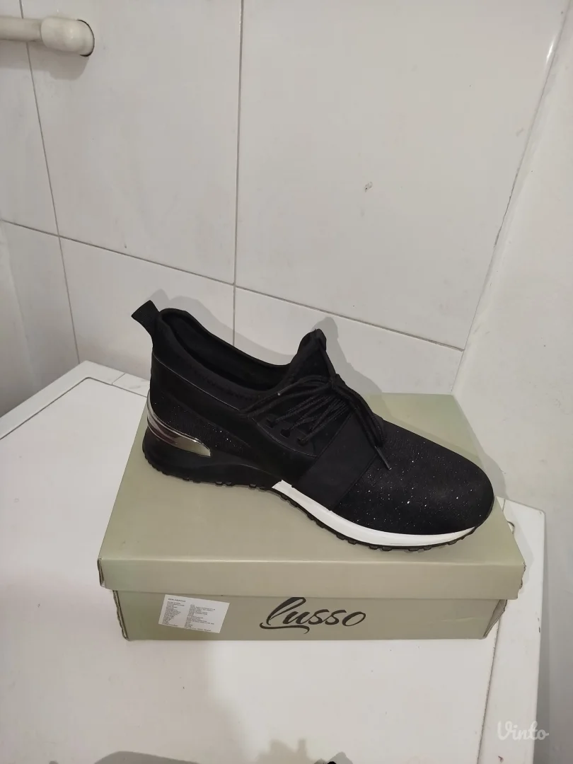 Ženske patike- Obuća Metro