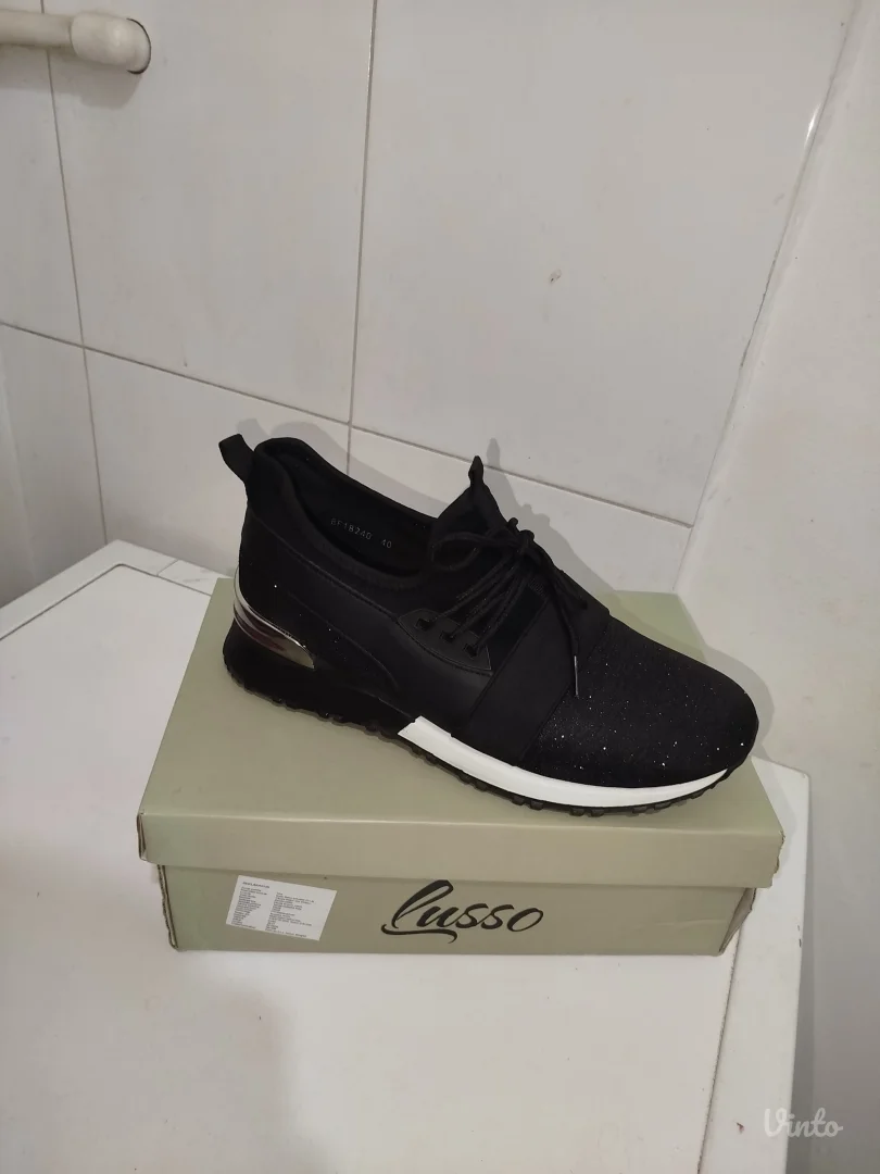 Ženske patike- Obuća Metro