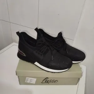 Ženske patike- Obuća Metro