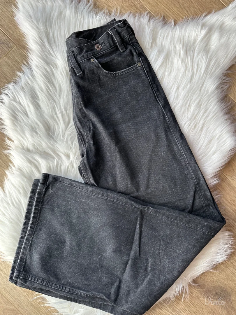 Zara - viralne farmerke sa asimetricnim kopcanjem