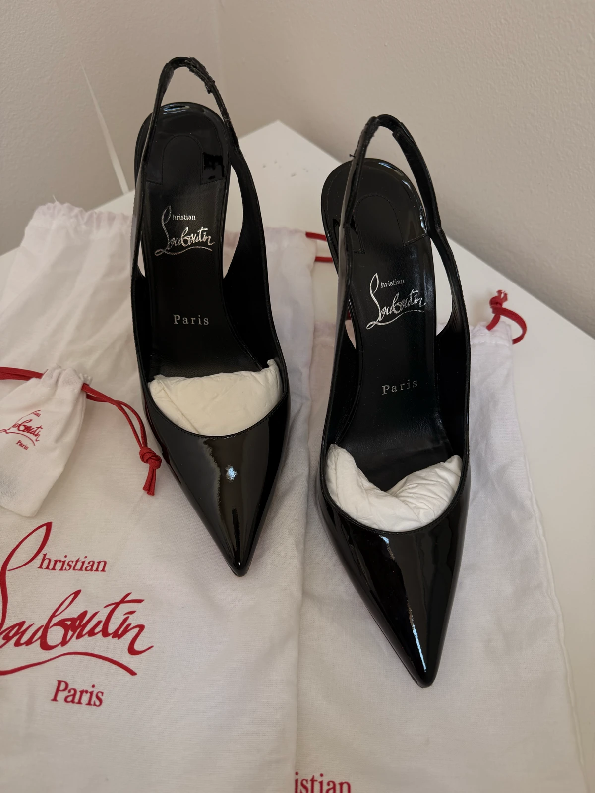 Louboutin Hot Chick Sling štikle