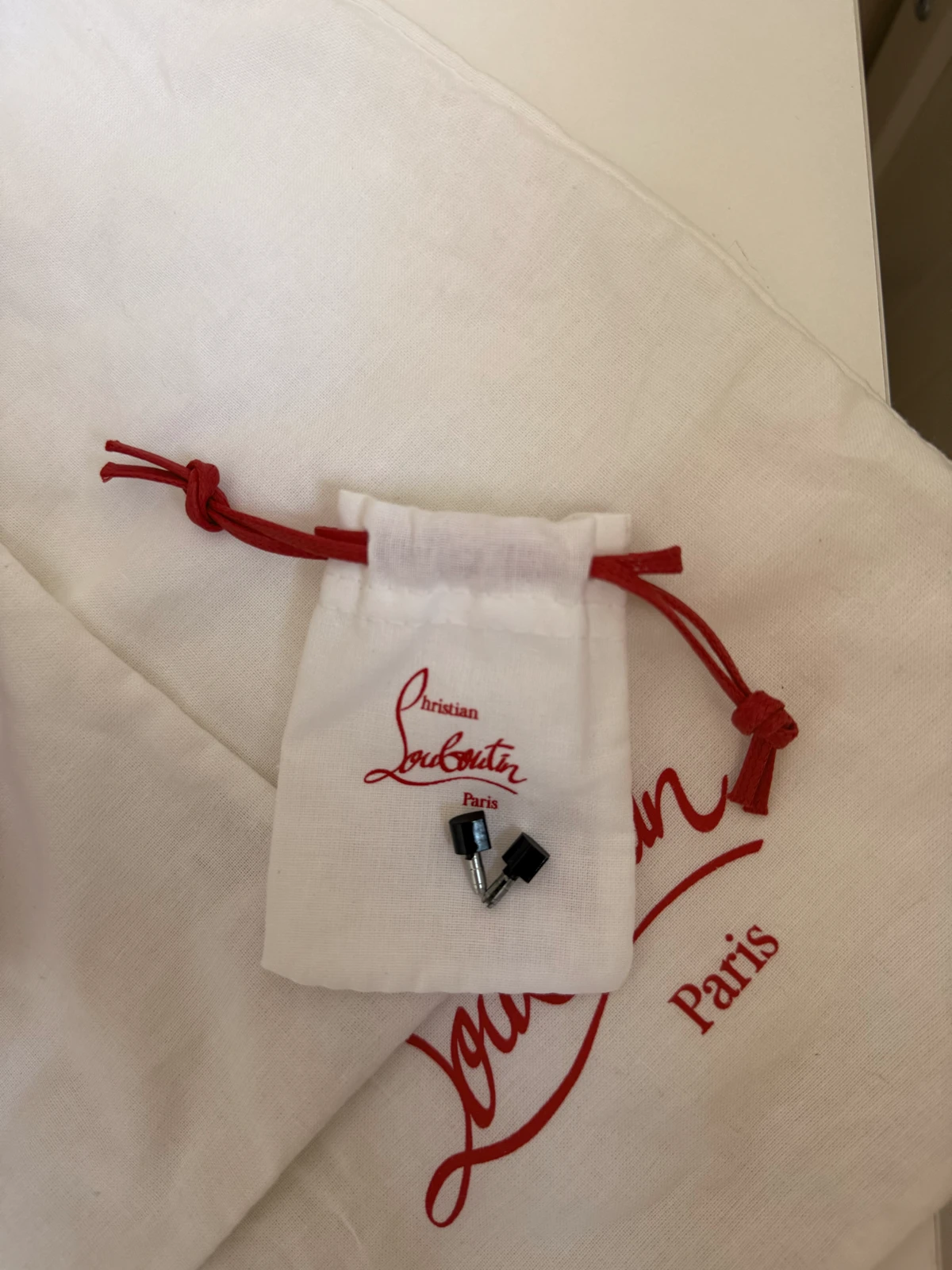 Louboutin Hot Chick Sling štikle