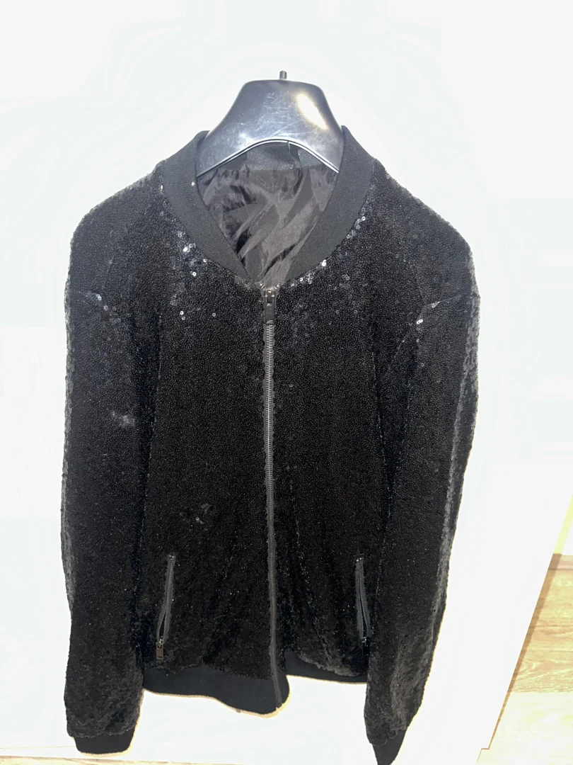 Crna jakna sa šljokicama