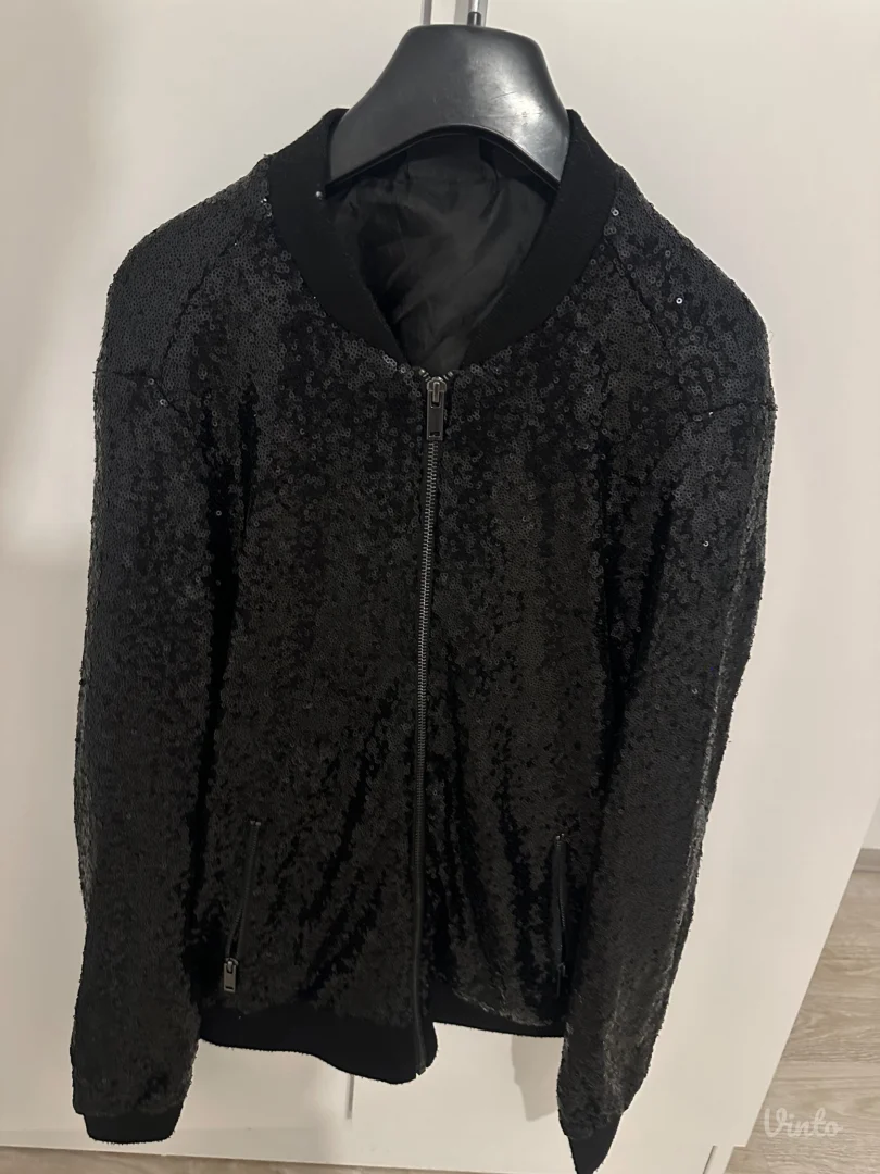 Crna jakna sa šljokicama