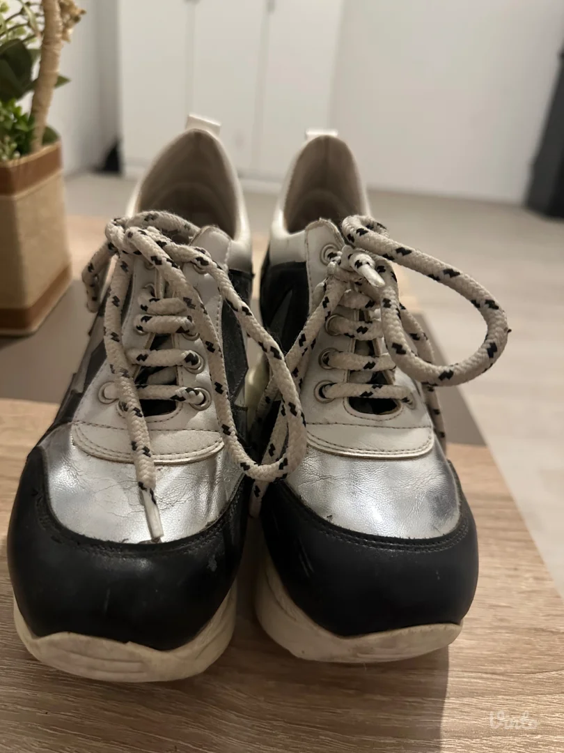 Patike sa platformom