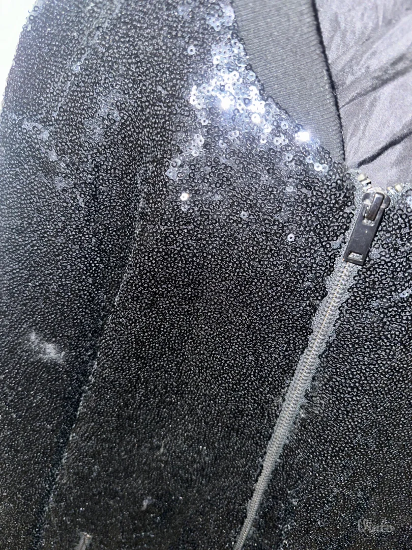 Crna jakna sa šljokicama