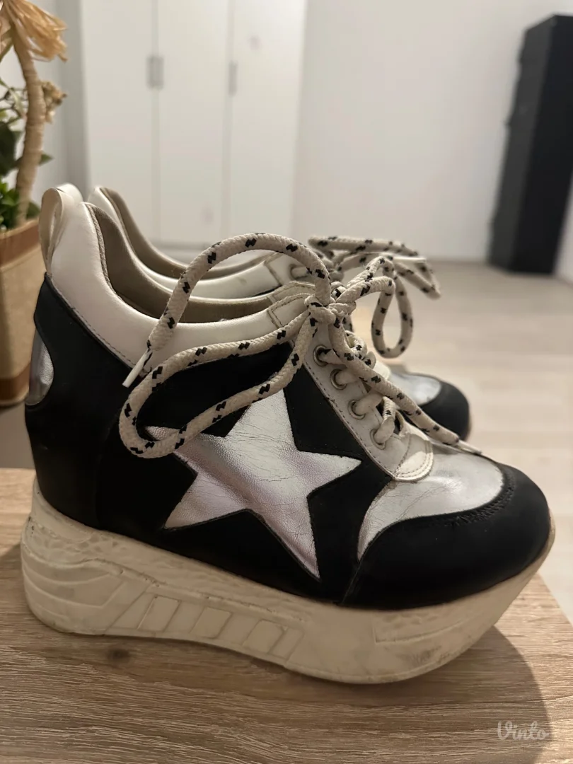 Patike sa platformom