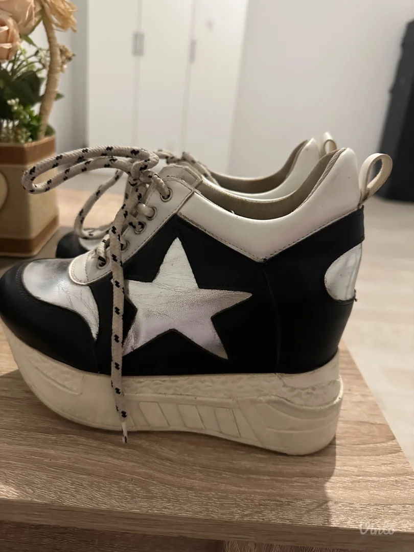 Patike sa platformom