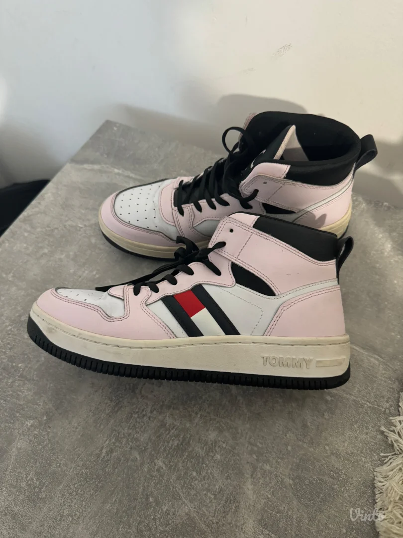 RASPRODAJA Tommy Hilfiger patike 39