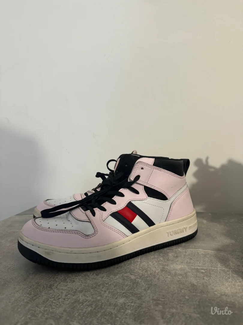 RASPRODAJA Tommy Hilfiger patike 39