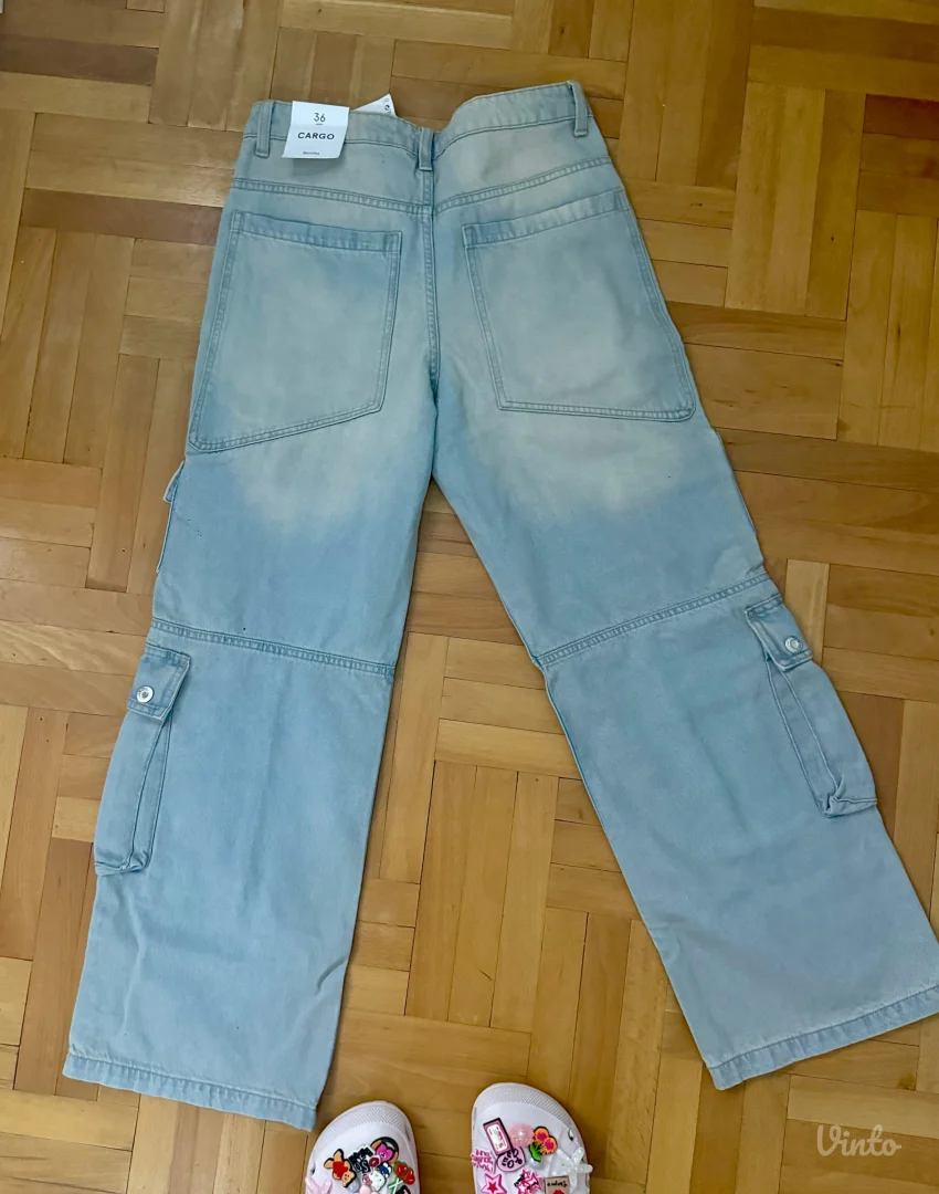 Nove sa etiketom bershka cargo farmerice 36