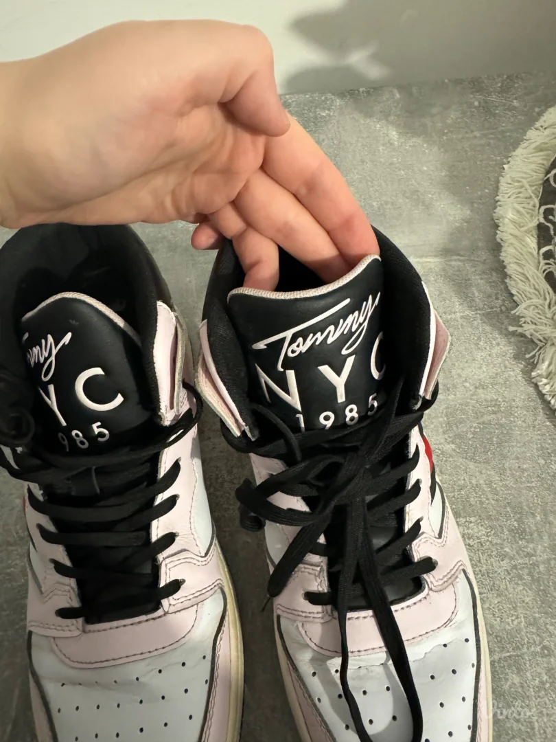 RASPRODAJA Tommy Hilfiger patike 39