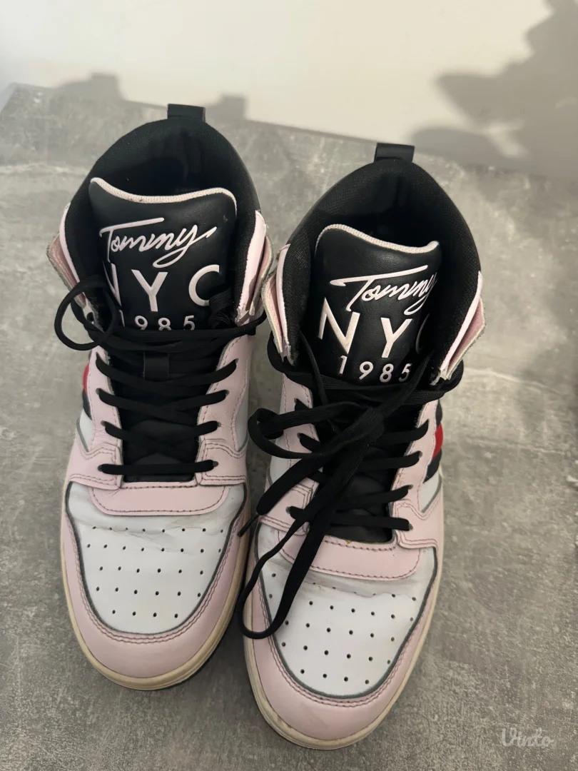 RASPRODAJA Tommy Hilfiger patike 39