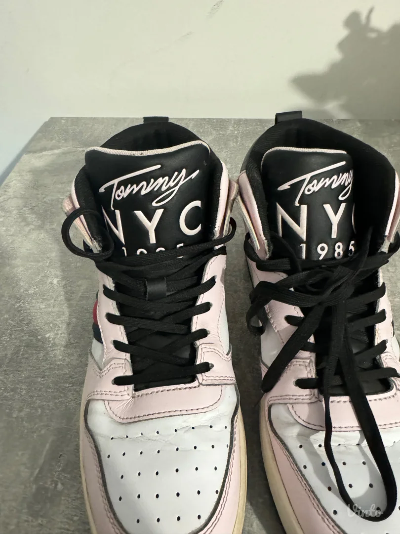 RASPRODAJA Tommy Hilfiger patike 39