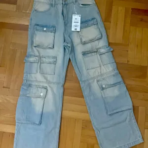 Nove sa etiketom bershka cargo farmerice 36
