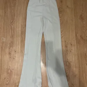 zvoncaste krem pantalone