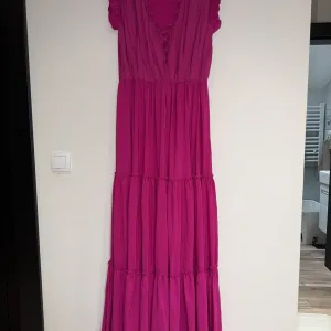 Pink duga haljina