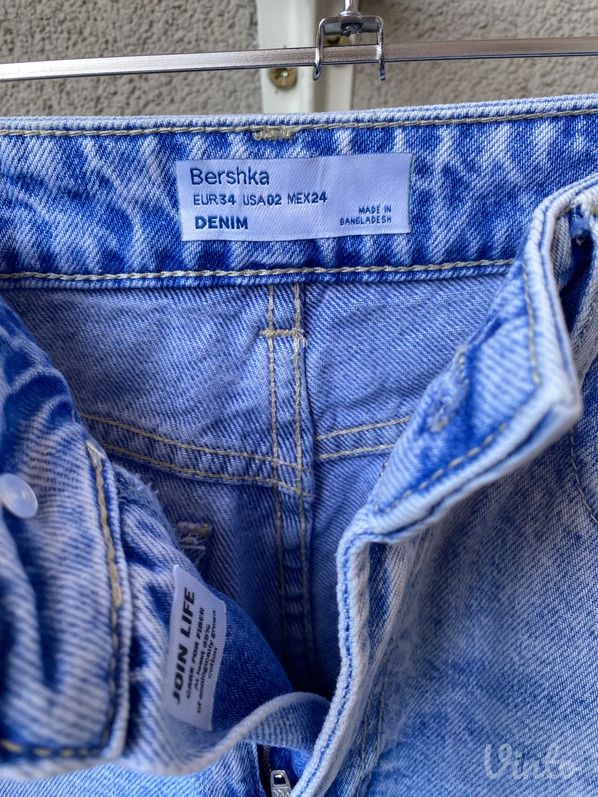 Bershka svetle pocepane farmerke, veličina 34