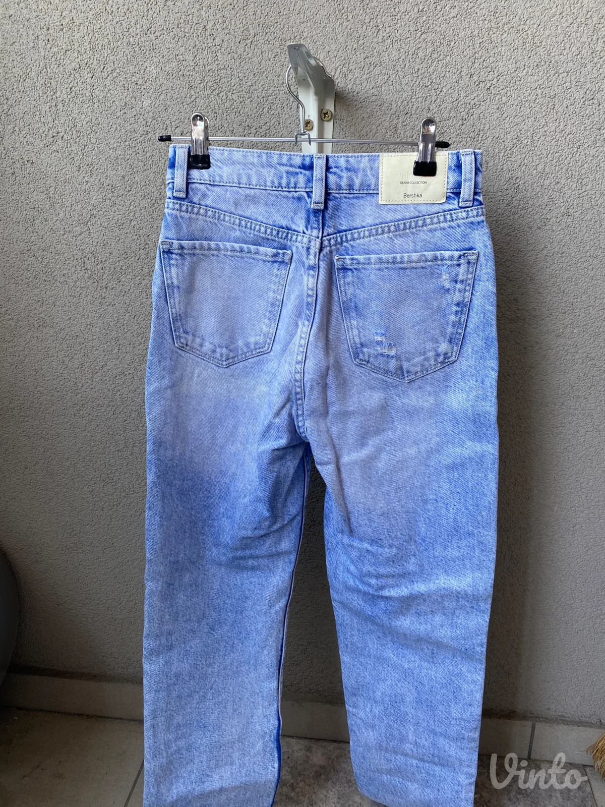 Bershka svetle pocepane farmerke, veličina 34