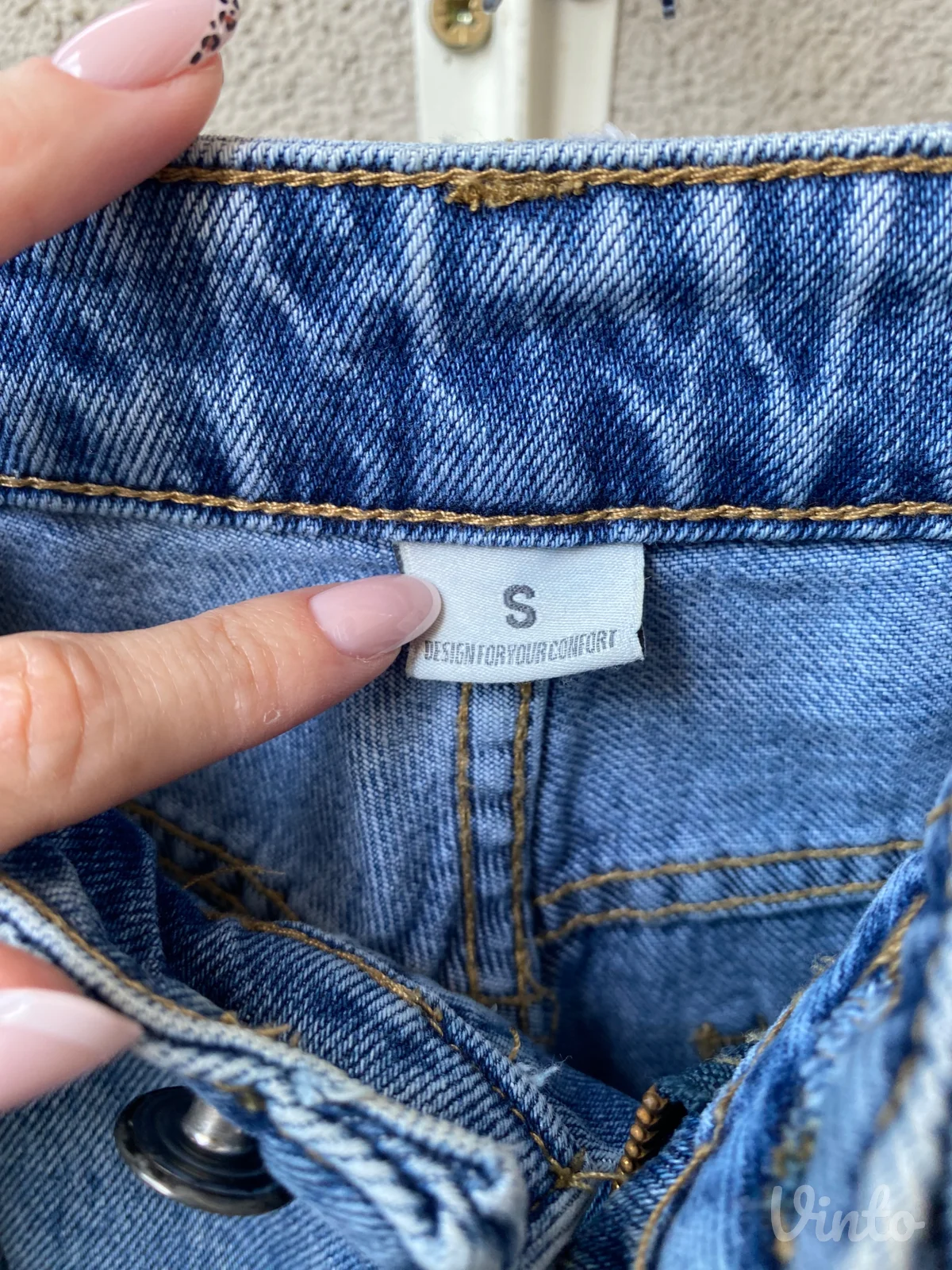 Ženske teksas pantalone sa biserima i lancima, veličina S