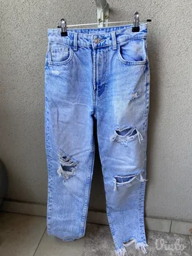 Bershka svetle pocepane farmerke, veličina 34