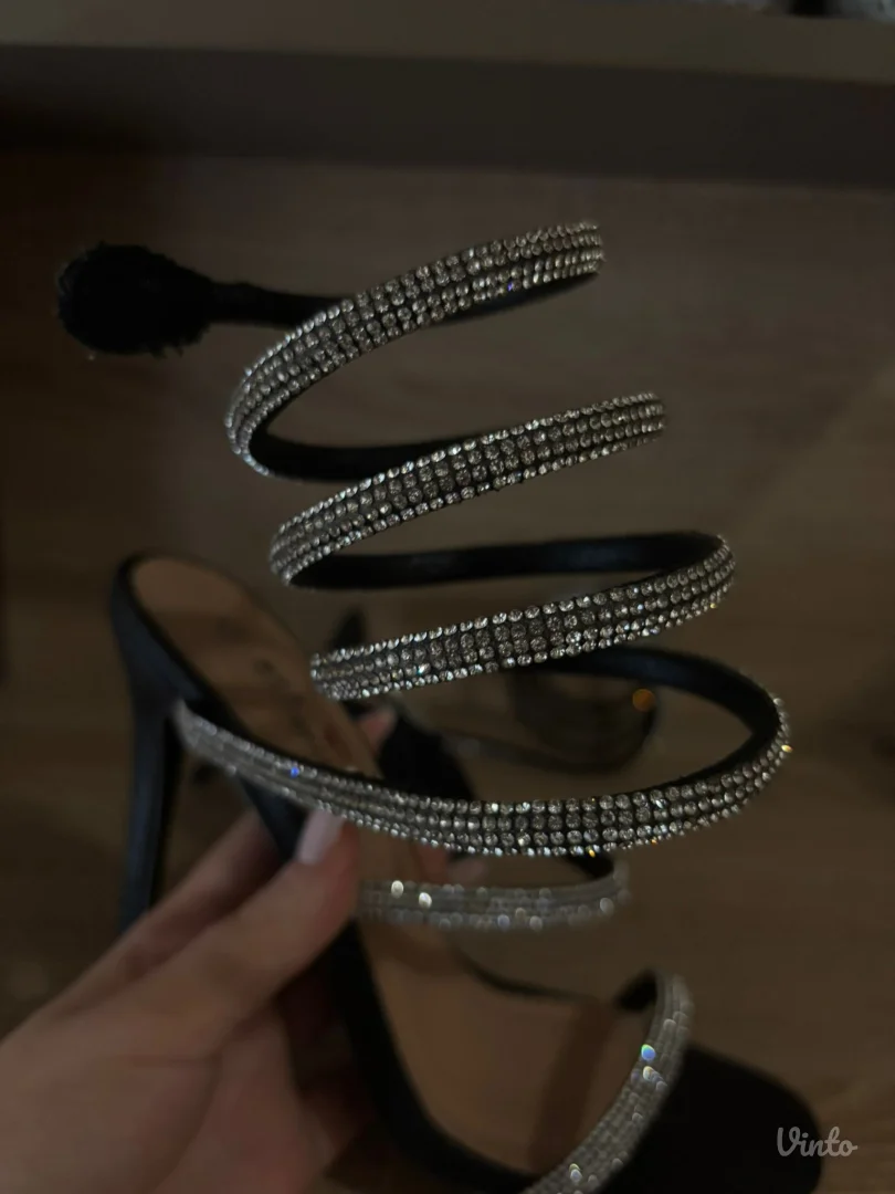 Crne elegantne stikle