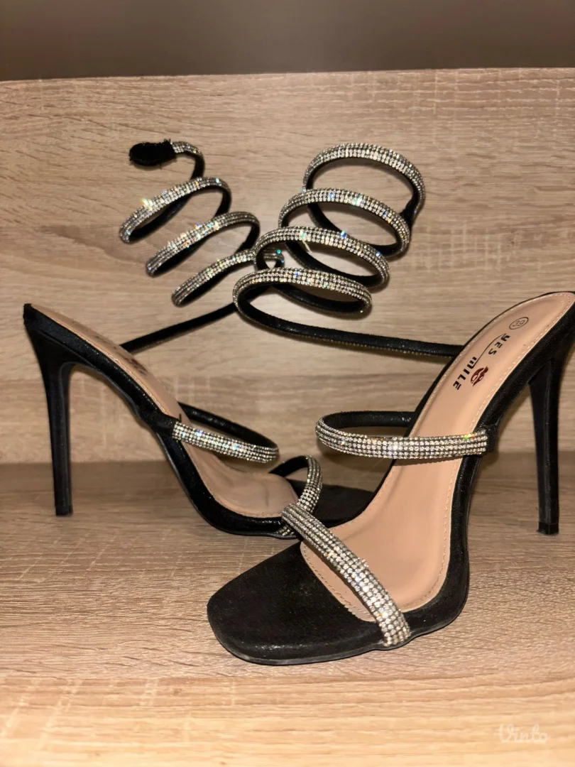 Crne elegantne stikle