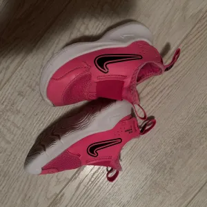 Nike patike - devojcica (br 22)