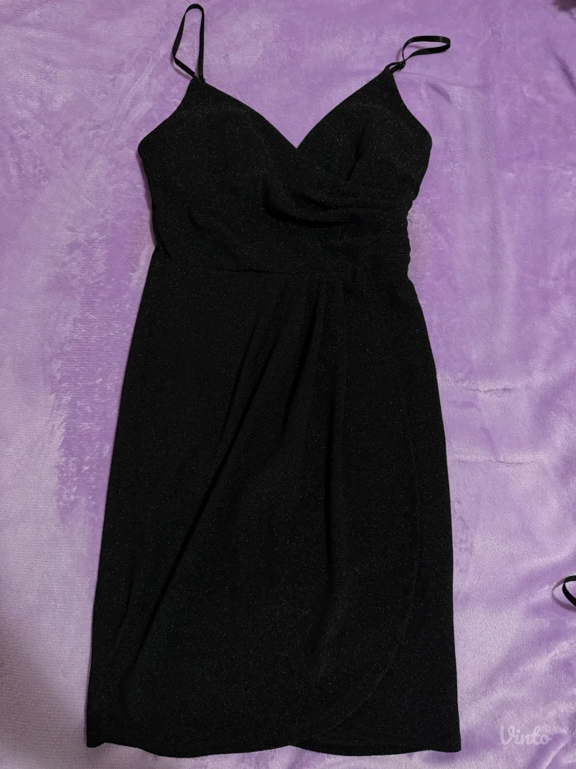 Crna šljokičava haljina