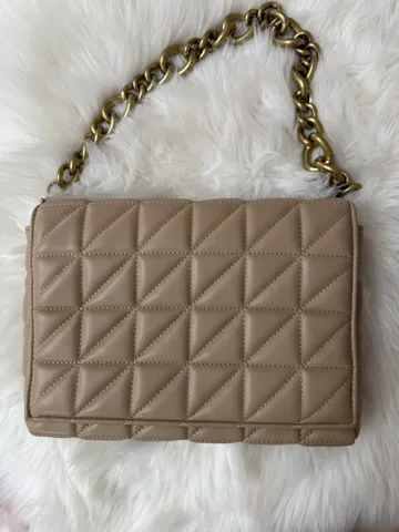 ZARA štepana torba od eko-kože sa zlatnim lancem (30x20 cm)