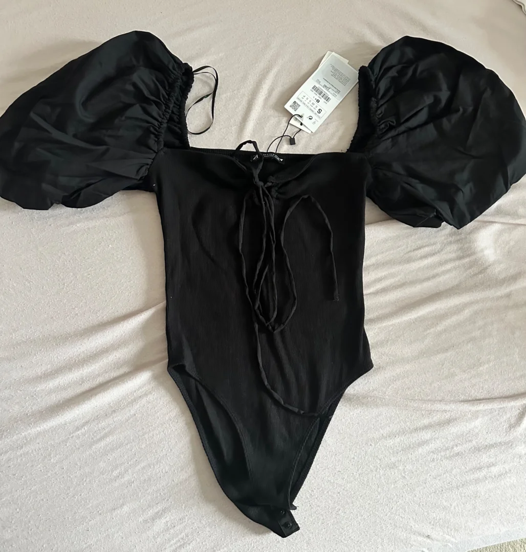Zara bodi sa puf rukavima - S