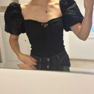 Zara bodi sa puf rukavima - S