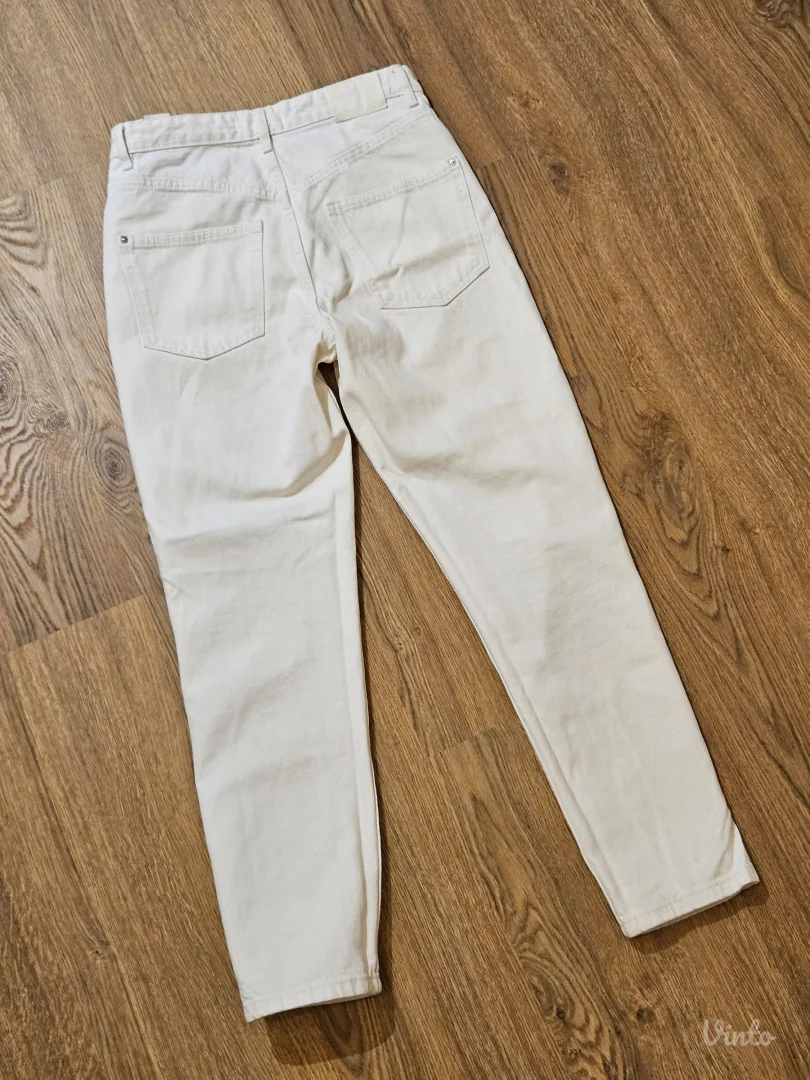 Sinsay mom jeans bele boje