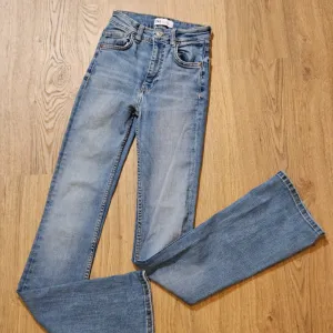 Zara farmerke zvonarice