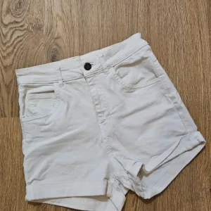 H&M šorts bele boje, visokog struka
