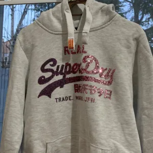 Superdry duks