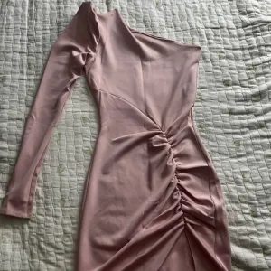 Haljina na jedno rame